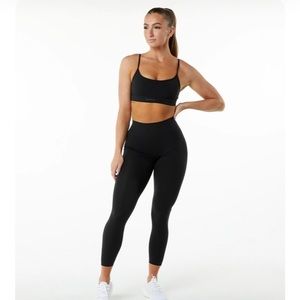 Surface Pocket Legging